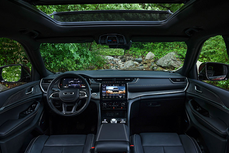 Interior of Jeep Grand Cherokee L