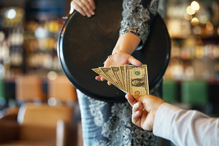 Tipping a Waitress in the US
