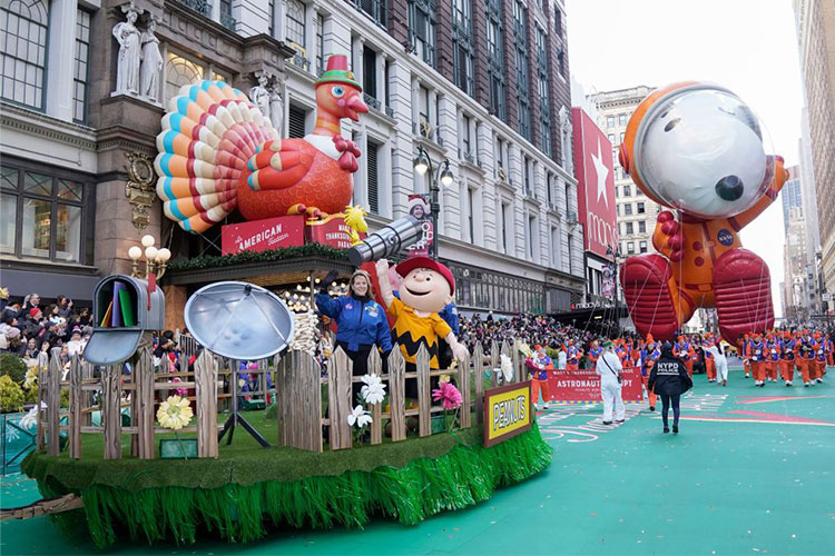 Thanksgiving day parade floats