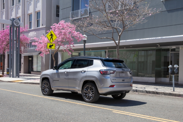 Jeep Dealership for Expats